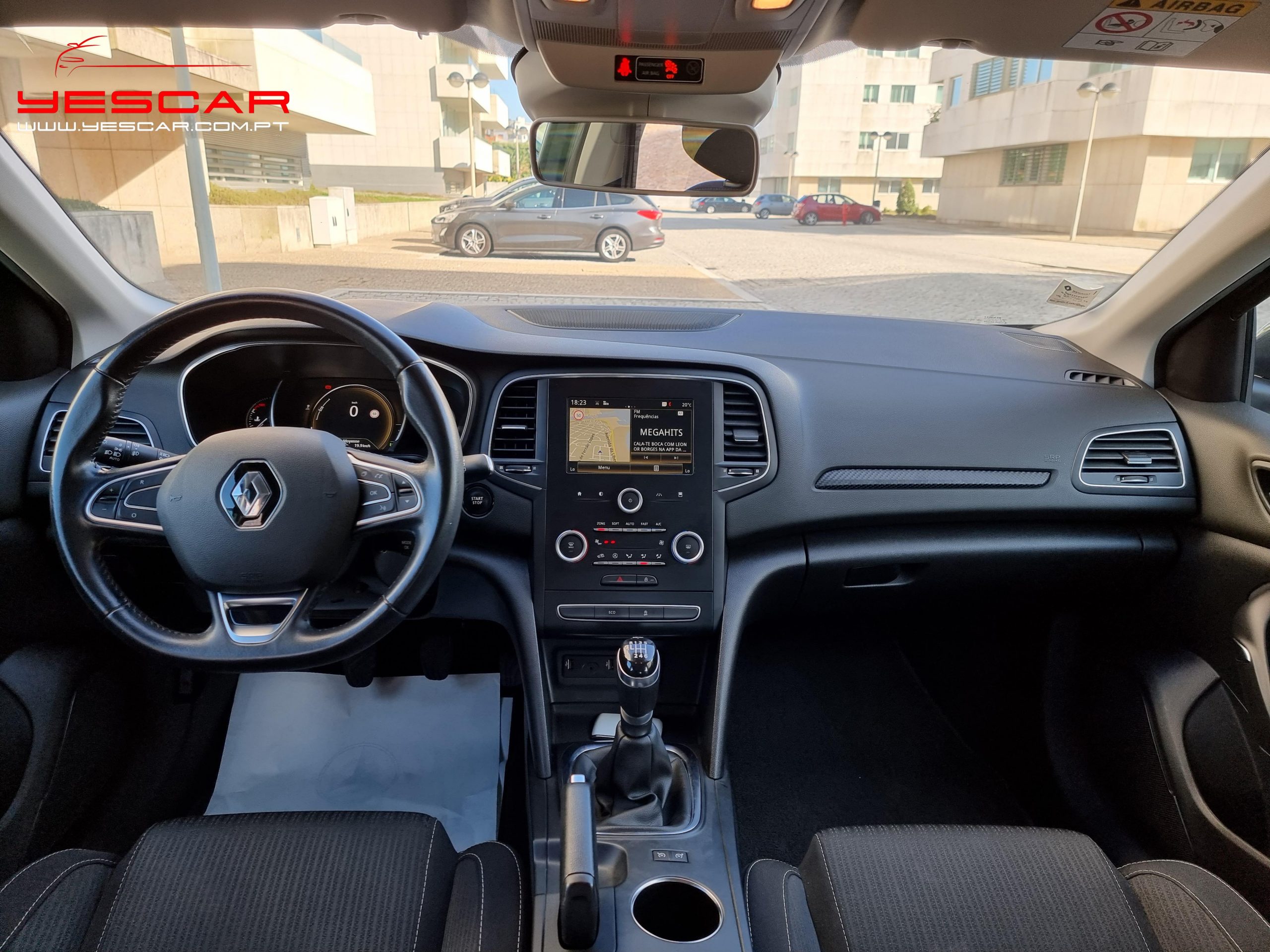 Renault Megane 5portas - YESCAR automoveis (39)